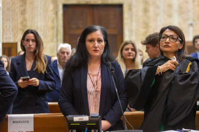 Alessia Pifferi condannata a 24 anni in Appello, cancellato l’ergastolo: lasciò morire di stenti la figlia di 18 mesi