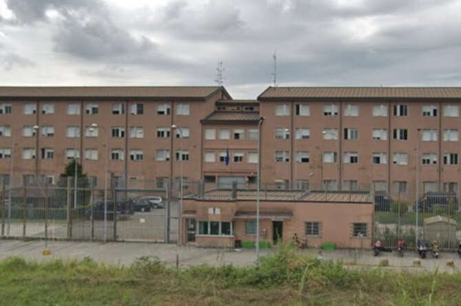 Muore suicida in carcere a Como dopo il coinvolgimento in una rivolta: era appena uscito dall’ospedale