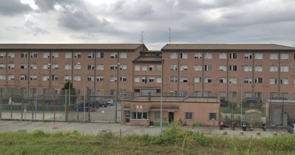 Muore suicida in carcere a Como dopo il coinvolgimento in una rivolta: era appena uscito dall’ospedale