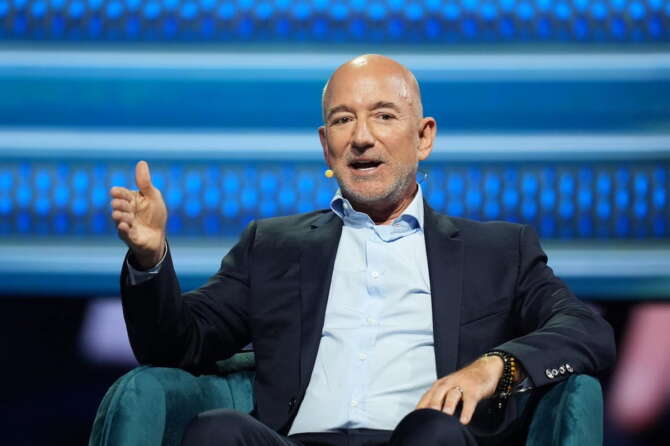 Cos’è Project Prometheus, la startup di intelligenza artificiale fondata da Bezos: si rinnova il “duello” con Musk