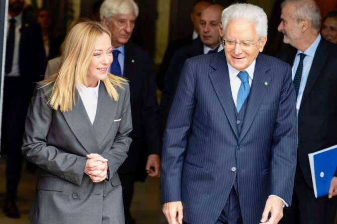 Meloni incontra Mattarella dopo l’attacco al Quirinale di Bignami: la premier non arretra nell’offensiva contro Garofani