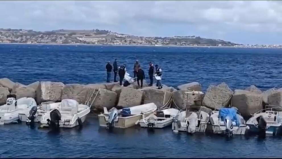 Neonato soffocato e abbandonato sugli scogli, ergastolo per la nonna che ha ucciso il nipote a Villa San Giovanni