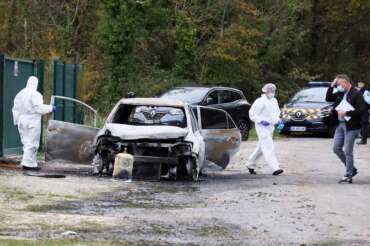Francia, automobilista travolge decine di persone sull’isola di Oléron al grido di “Allah Akbar”: fermato dalla polizia