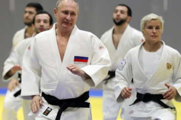 Russia riabilitata nel Judo, la Federazione internazionale dà il via libera a inno e bandiera per gli atleti