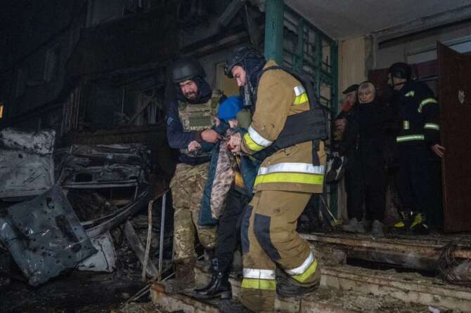 Ucraina, decine di missili e oltre 400 droni russi sul Paese: la Polonia fa decollare i caccia dopo i raid