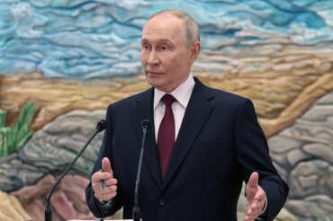 Ucraina, l’apertura di Putin al piano di pace Usa: “Ma riconoscimento Crimea e Donbass è questione chiave”