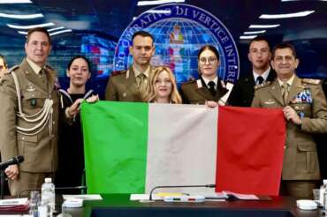 Foto Filippo Attili/Palazzo Chigi/LaPresse 23 Dicembre 2023 Roma,Italia Politica Il Presidente del Consiglio, Giorgia Meloni, in visita al Comando Operativo di Vertice Interforze, ha inviato un messaggio di auguri ai Contingenti militari italiani impegnati nei teatri operativi. DISTRIBUTION FREE OF CHARGE – NOT FOR SALE – Obbligatorio citare la fonte LaPresse/Palazzo Chigi/Filippo Attili