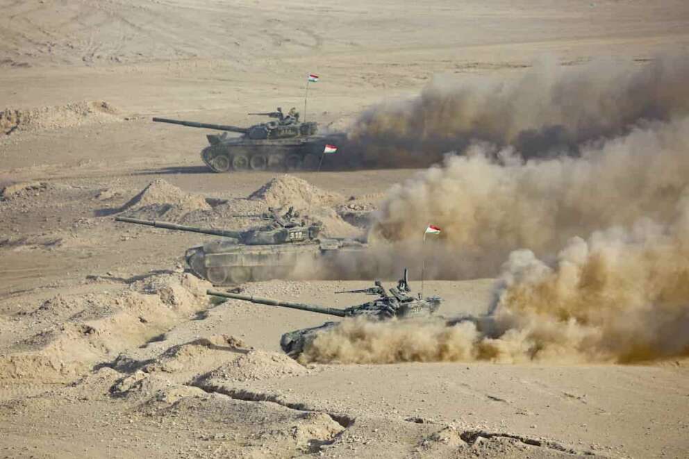 FOTO DI REPERTORIO FILE – Tajikistan’s tanks roll during a joint military drills by Russia and Uzbekistan at Harb-Maidon firing range about 20 kilometers (about 12 miles) north of the Tajik border with Afghanistan, in Tajikistan, Tuesday, Aug. 10, 2021. The four men charged with the massacre at a Moscow theater have been identified by the Russian government as citizens of Tajikistan, some of the thousands who migrate each year from the poorest of the former Soviet republics to scrape out marginal existences. (AP Photo/Didor Sadulloev, File)