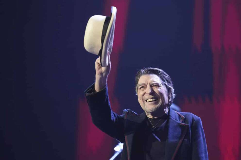 Spanish singer Joaquin Sabina performs in concert in Buenos Aires, Argentina, Wednesday, April 16, 2025. (AP Photo/Natacha Pisarenko) Associated Press/LaPresse