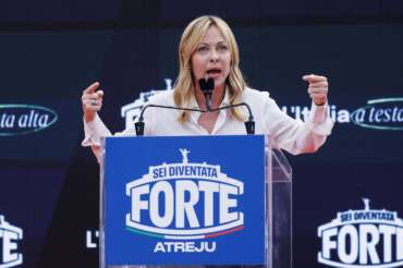 Lo spirito da sbirro di Meloni e della sua maggioranza: non possiamo chiamarli fascisti, ma non si dicano liberali…