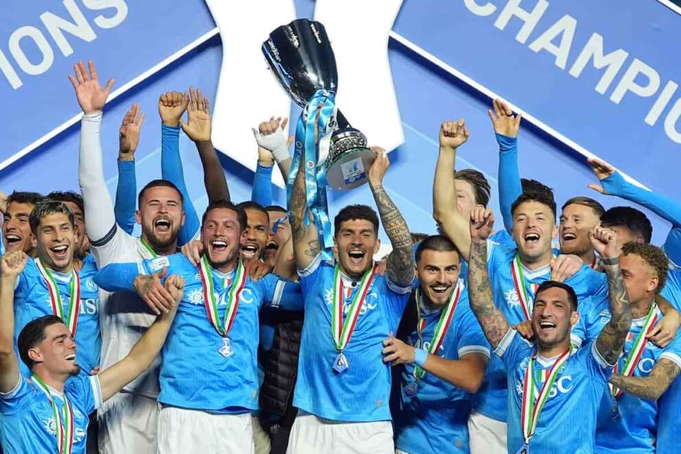 Napoli celebrates with trophy during the EA Sports FC italian Supercup 2025 final match between Napoli and Bologna at Al-Awwal Park Stadium in Riyadh, Saudi Arabia – Sport, Soccer – Monday, December 22, 2025 (Photo by Spada/LaPresse)