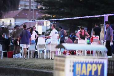 Australia, attentato antisemita a Bondi Beach: strage alla festa di Hanukkah, i killer sono padre e figlio legati all’Isis