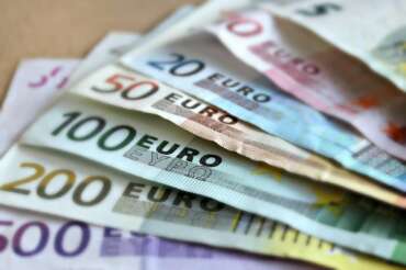 Consulta: sì al salario minimo in Puglia