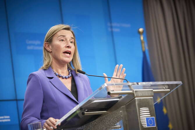 L’ex ministra Mogherini fermata in Belgio, inchiesta per corruzione e frode sui programmi di formazione per diplomatici