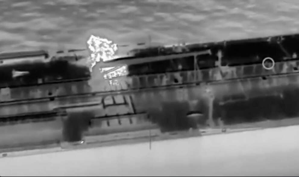 La petroliera Qendil colpita dai droni ucraini, prima volta nel Mediterraneo: la nave parte della “flotta fantasma” russa