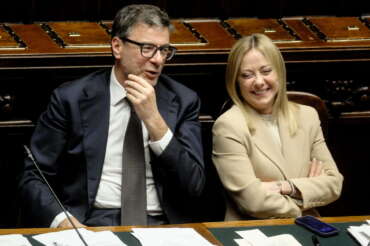 Pensioni, sorpresa in manovra del duo Meloni-Giorgetti: doppia stretta sulla “finestra” di anticipo e riscatto della laurea