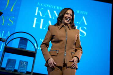 Kamala Harris prepara il ritorno, l’ex vice di Biden cerca il bis per la Casa Bianca: la strategia e i rivali in casa Dem