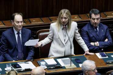 Meloni, sull’Ucraina sostegno e distinguo dagli alleati: “Non invieremo soldati a Kiev, sugli asset russi serve chiarezza”