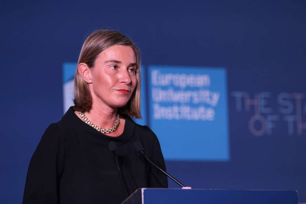 Mogherini si dimette da rettrice del Collegio d’Europa: passo indietro dell’ex ministra indagata per corruzione
