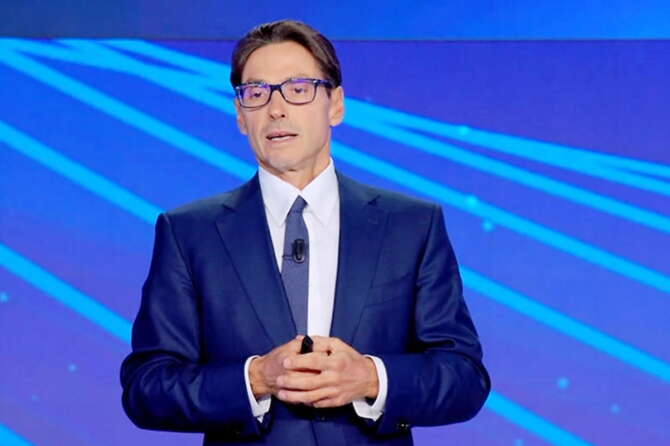 Pier Silvio Berlusconi, niente “discesa in campo” ma un avviso di sfratto a Tajani: “In Forza Italia servono facce e idee nuove”