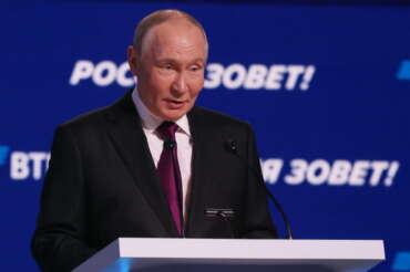 Putin, parole di fuoco contro l’Europa: “Cerca di ostacolare gli sforzi per la pace Usa. Se vogliono la guerra siamo pronti”