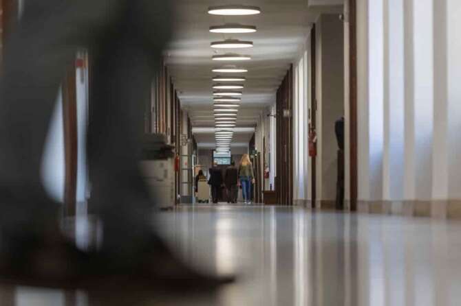 FOTO DI REPERTORIO Foto Stefano Porta/LaPresse 17-10-2023 Milano, Italia – Cronaca – Conferenza stampa in Procura a seguito dei due arresti della sezione antiterrorismo internazionale per associazione terroristica allo stato islamico Nella foto: i corridoi della Procura della Repubblica October 17, 2023 Milan, Italy – News – Press conference at the Prosecutor’s Office following the two arrests of the international anti-terrorism section for terrorist association with the Islamic State