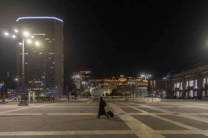 FOTO DI REPERTORIO Dormitorio e mensa per i senzatetto milanesi allestito nel mezzanino della Metropolitana della Stazione Centrale gestito dai volontari dei Fratelli di San Francesco D’Assisi – Milano, Italia – Mercoledì, 15 Gennaio 2025 (foto Stefano Porta / LaPresse) Dormitory for the homeless in Milan set up in the mezzanine of the Central Station subway managed by volunteers of the Brothers of Saint Francis of Assisi – Wednesday, 15 January 2025 (photo Stefano Porta / LaPresse)