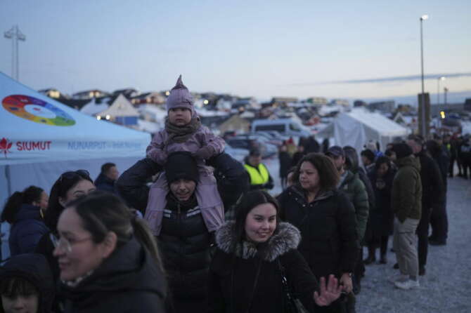 Groenlandia, figlia del colonialismo europeo: perché stare dalla parte di inuit, dei cani e delle slitte