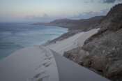 Sand dunes plunge into the sea on the Yemeni island of Socotra on Sept. 21, 2024. (AP Photo/Annika Hammerschlag) Associated Press/LaPresse