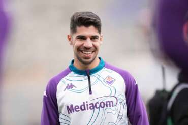 Fiorentina’s Manor Solomon looks on during the Fiorentina warm up during the Serie A soccer match between Fiorentina and Cremonese at the Artemio Franchi Stadium in Florence, north Italy – Sunday, January 4, 2026 – (Photo by Massimo Paolone/LaPresse)