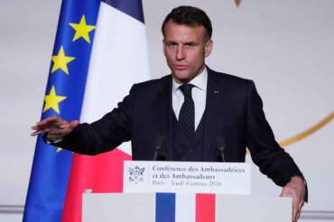French President Emmanuel Macron delivers a speech to French ambassadors Thursday, Jan. 8, 2026 at the Elysee Palace in Paris. (AP Photo/Michel Euler, Pool) Associated Press / LaPresse Only italy and spain