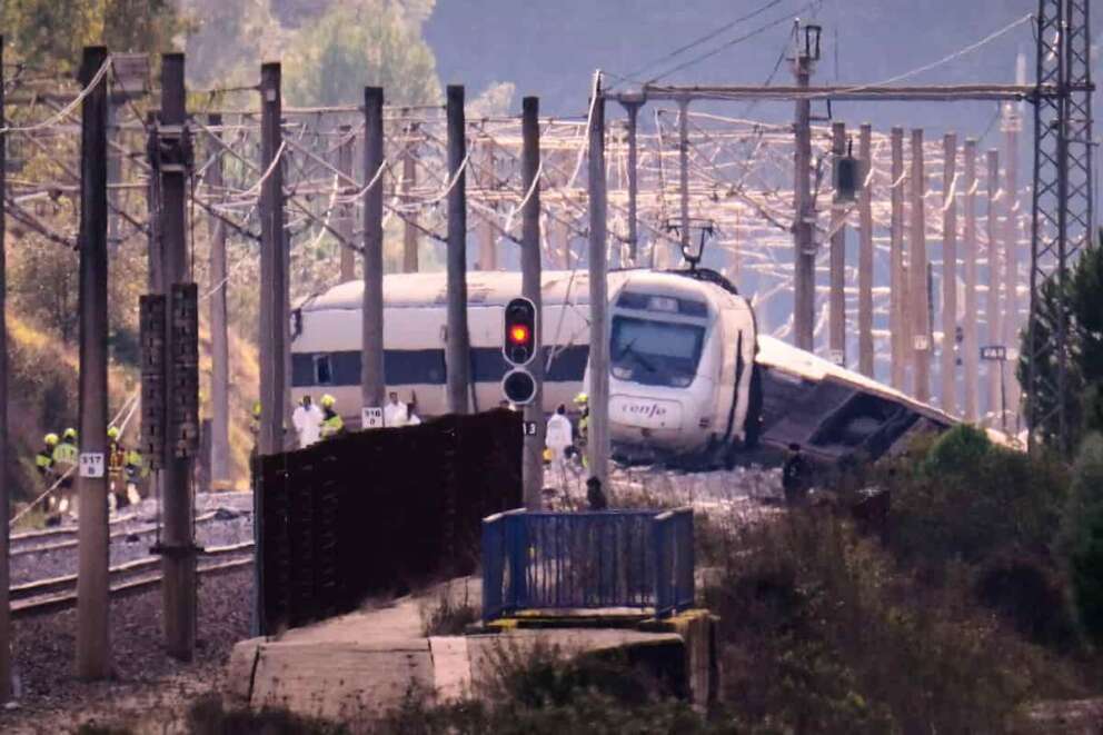 Emergency crews work at the site of a train collision in Adamuz, southern Spain, Monday, Jan. 19, 2026. (AP Photo/Manu Fernandez) Associate Press/ LaPresse Only Italy and Spain