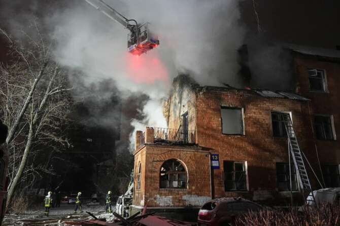 Ucraina, intensi bombardamenti russi su Kiev e Leopoli: il Cremlino lancia il missile ipersonico Oreshnik