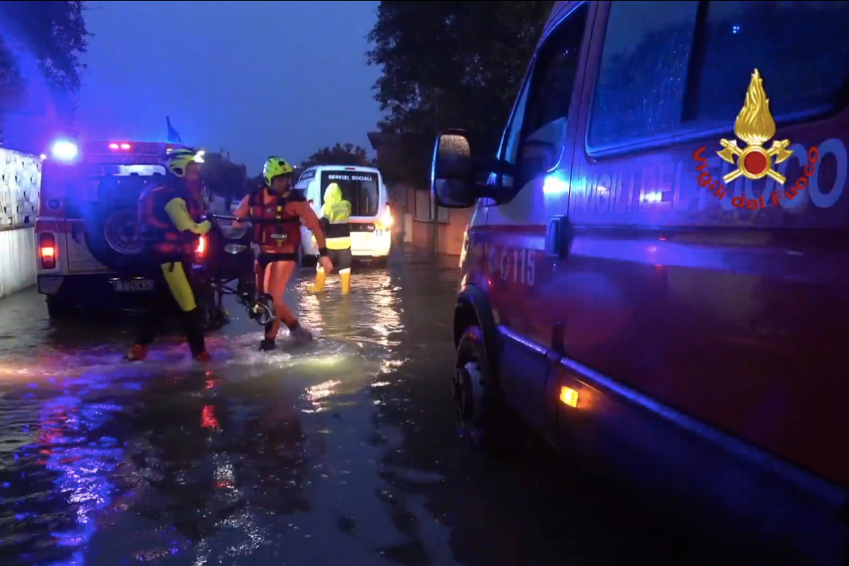 Harry travolge il Sud: strade e infrastrutture distrutte, evacuazioni e appelli per il ciclone in Sicilia, Calabria e Sardegna