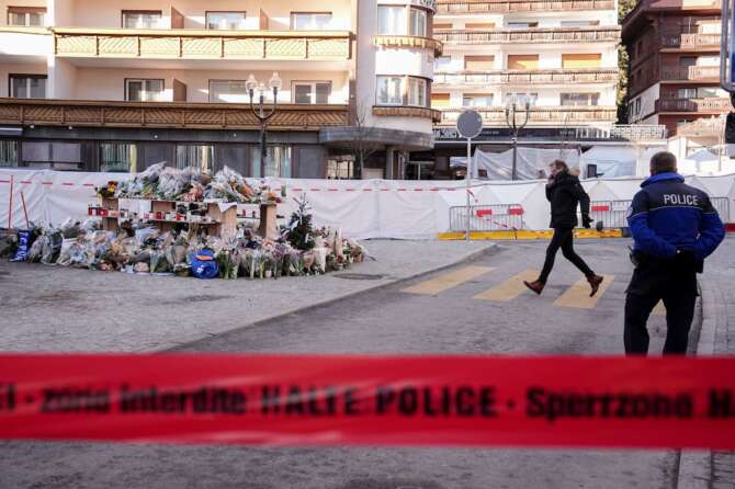 Strage di Crans Montana, indaga anche la procura di Roma: dubbi su possibile fuga di Jessica Moretti con la cassa