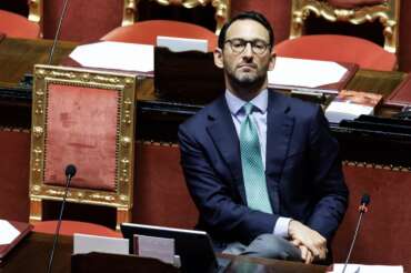 Consob, strappo in Consiglio dei ministri: Tajani stoppa la nomina del sottosegretario leghista Freni, scontro sulle banche