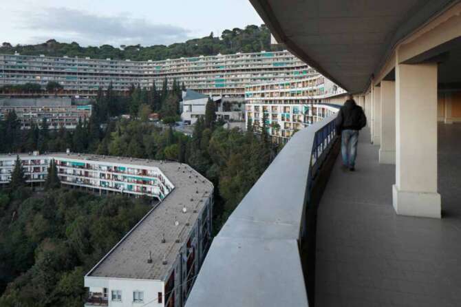 Il piano Casa del governo Meloni è un regalo agli speculatori: il diritto all’abitare trasformato in mangiatoia