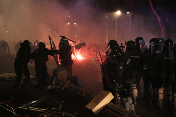Scontri a corteo Nazionale in solidarietà al Centro Sociale Askatasuna di Corso Regina 47 a Torino, sgomberato lo scorso Dicembre 
 – Sabato, January 31, 2026. News  (Photo by Marco Alpozzi/Lapresse)

Clashes at the National march in solidarity with the Askatasuna Social Center in Corso Regina 47, Turin, evicted last December 
 – Saturday, January 31, 2026. News  (Photo by Marco Alpozzi/Lapresse)