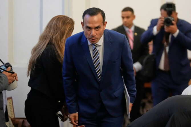 Perù, rimosso dopo soli 4 mesi il presidente José Jerí: paga incontri non dichiarati con imprenditori cinesi