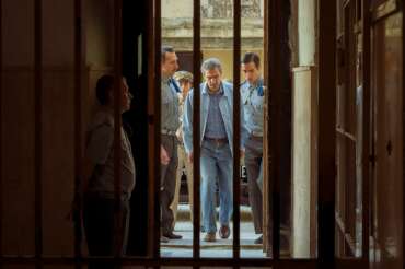 Dagli applausi al fango, l’insensata odissea di Enzo Tortora