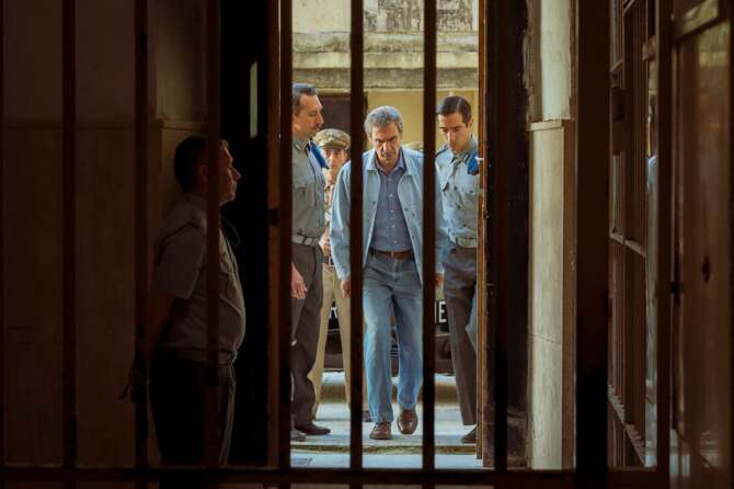 Dagli applausi al fango, l’insensata odissea di Enzo Tortora