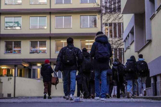 Alcol, violenza, relazione tossiche: Save the Children lancia l’allarme sugli adolescenti italiani