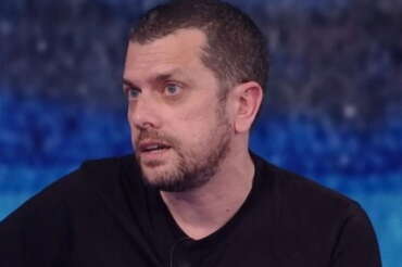 Alberto Trentini racconta la prigionia in Venezuela: “In una cella di 2 metri per 4 per 423 giorni, ho avuto paura di morire”