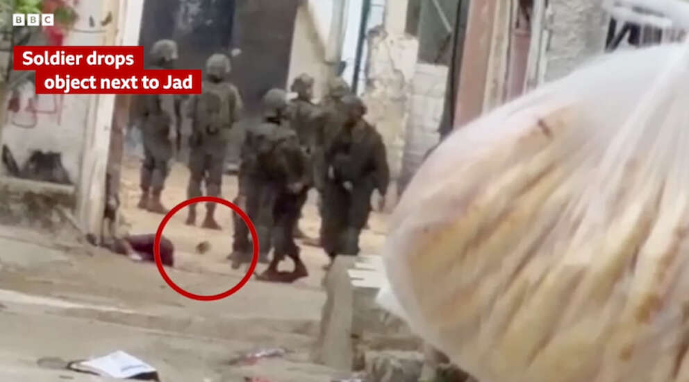 Palestinese di 14 anni ucciso dall’IDF in Cisgiordania, l’inchiesta della Bbc: soldati rimasti a guardare 45 minuti