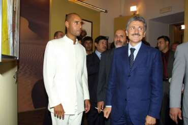 © CRISTIANO LARUFFA / LAPRESSE 24-09-2002 ROMA CULTURA MUSEO DI CASTEL SANT’ANGELO MOSTRA SULL’ARTE LIBICA “IL DESERTO NON E’ SILENTE” NELLA FOTO SAIF-EL-ISLAM GHEDDAFI CON MASSIMO D’ALEMA