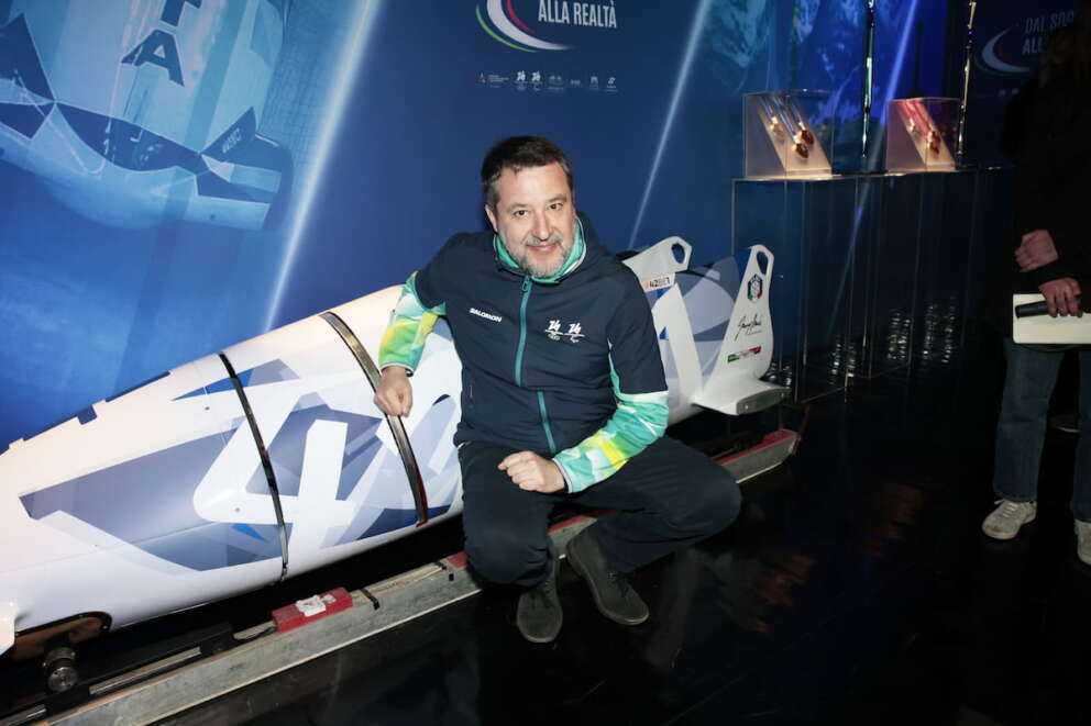 Sciopero del trasporto aereo, i sindacati non arretrano ma Salvini precetta: “Evitato stop durante Olimpiadi”