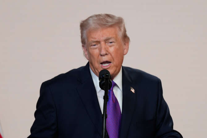 Trump, il ricatto come arma politica: il suo nome all’aeroporto di Washington in cambio dei fondi per un tunnel a New York