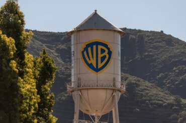 Netflix rinuncia a Warner Discovery, la compagnia verso Paramount: così Trump può mettere le mani anche sulla CNN