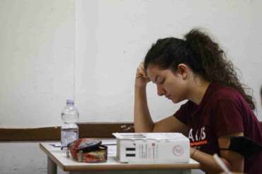 Non sarà il latino a salvare la scuola italiana