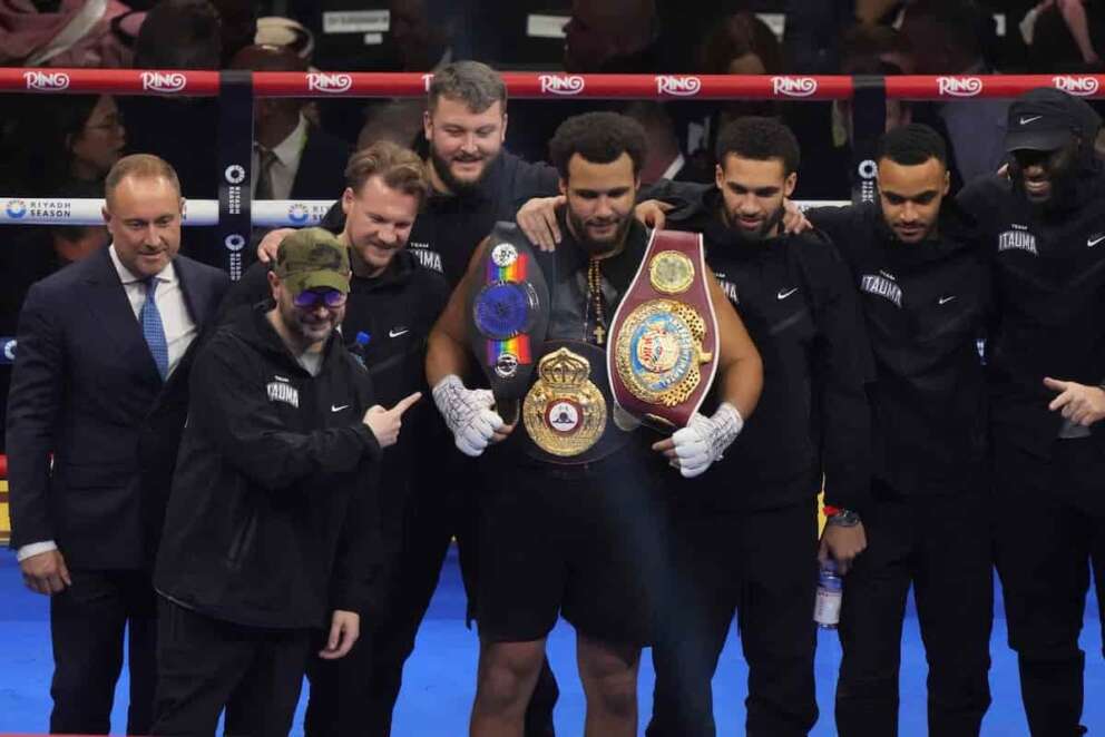 Britain’s Moses Itauma, center, celebrates after beating Australia’s Demsey McKean in their heavyweight boxing fight in Riyadh, Saudi Arabia, Saturday, Dec. 21, 2024. (AP Photo/Frank Augstein)